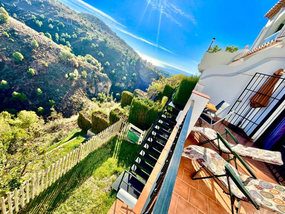 Apartamentos Axarquia , Frigiliana, Terraza Privada Con Vistas A La Montana Rio Y Al Mar Exterior photo