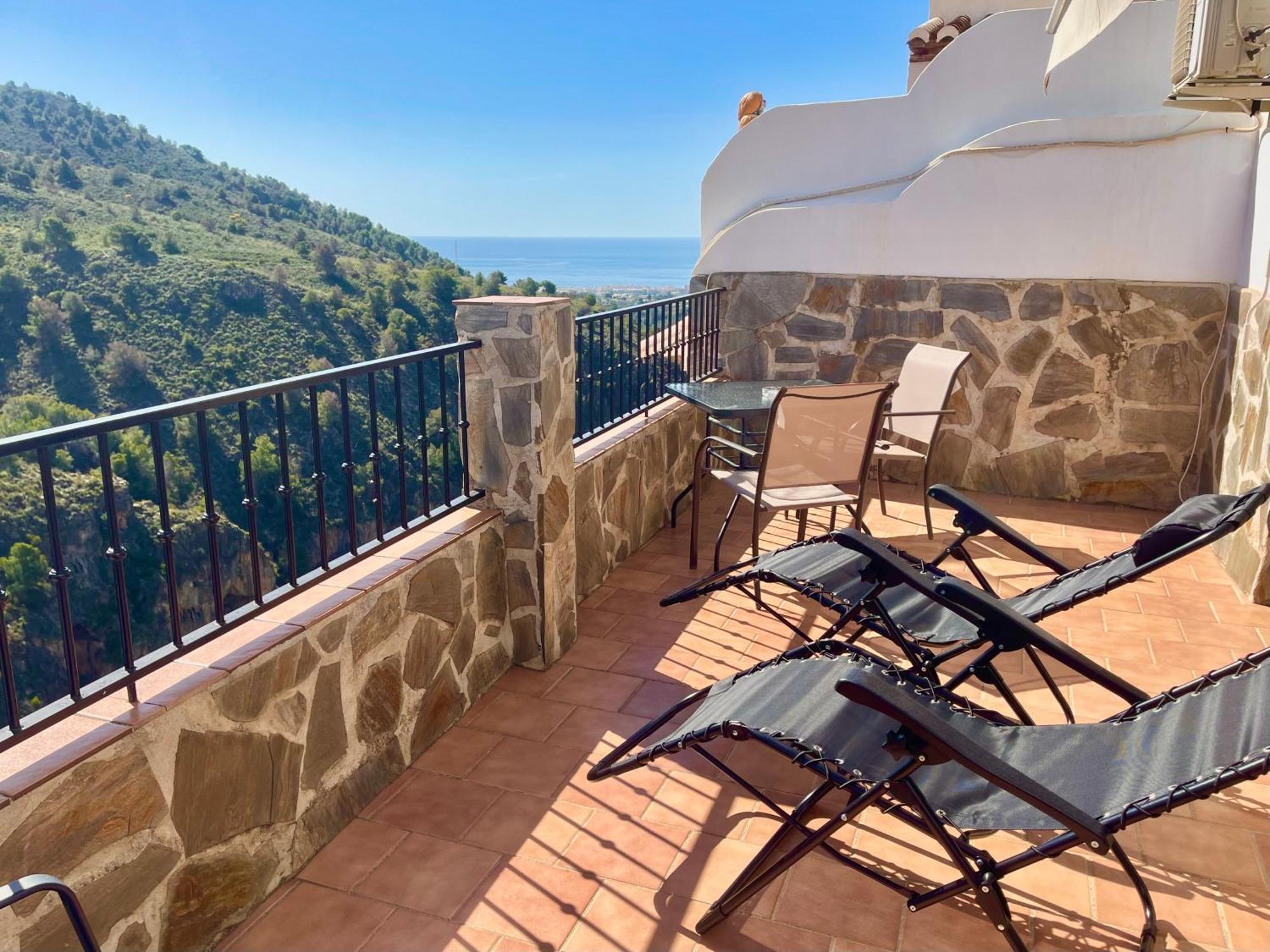 Apartamentos Axarquia , Frigiliana, Terraza Privada Con Vistas A La Montana Rio Y Al Mar Exterior photo