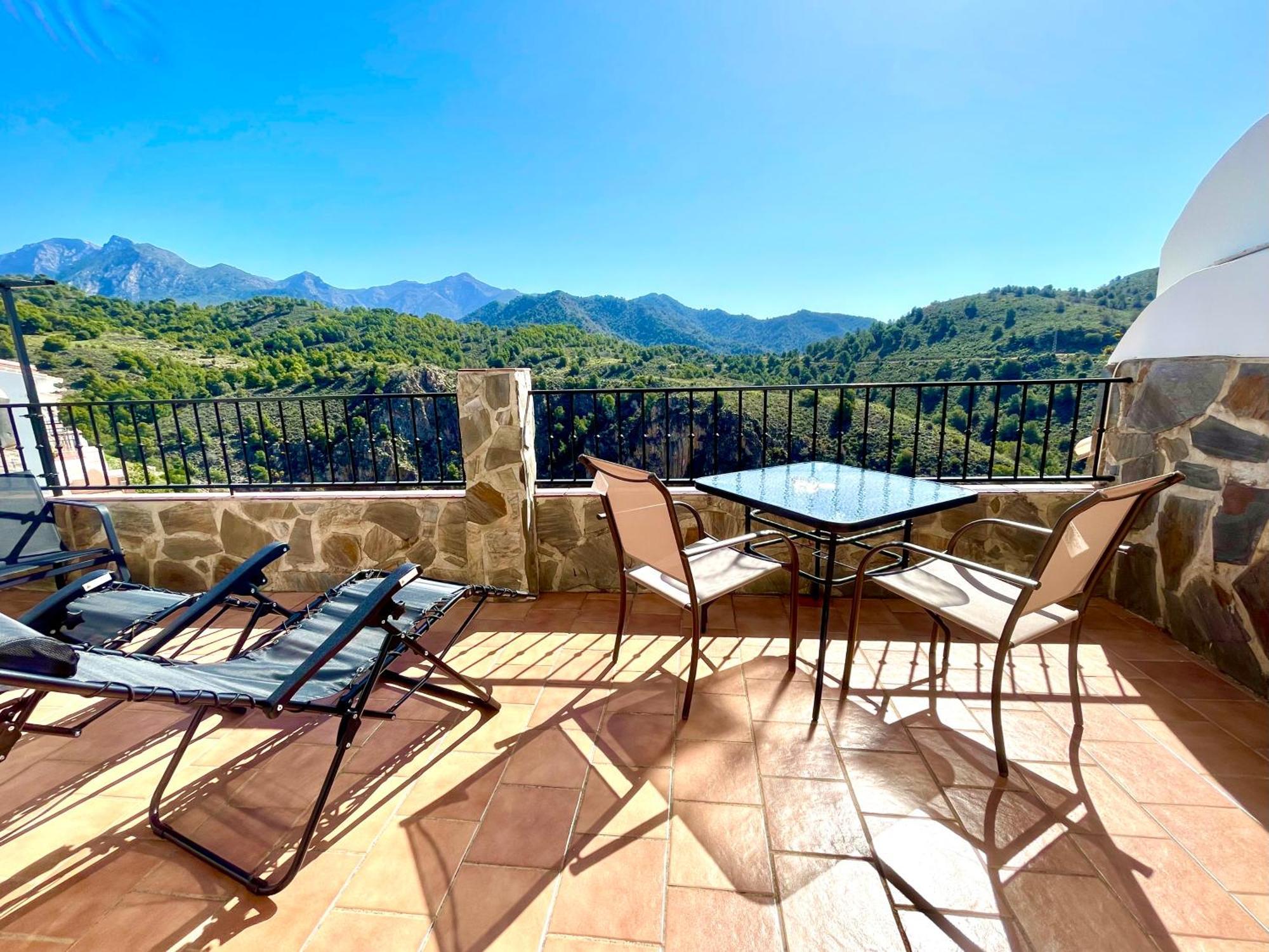 Apartamentos Axarquia , Frigiliana, Terraza Privada Con Vistas A La Montana Rio Y Al Mar Exterior photo