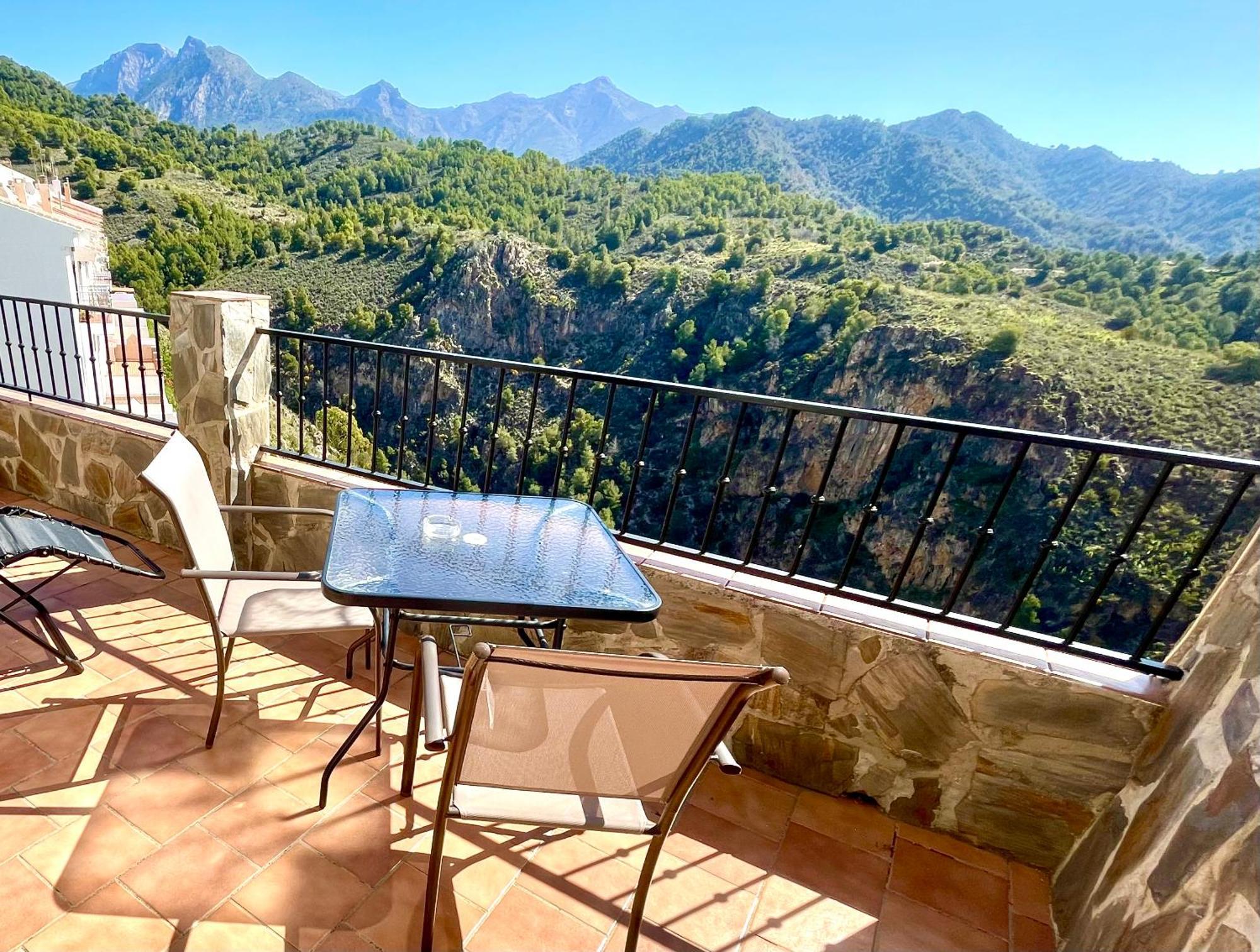 Apartamentos Axarquia , Frigiliana, Terraza Privada Con Vistas A La Montana Rio Y Al Mar Exterior photo