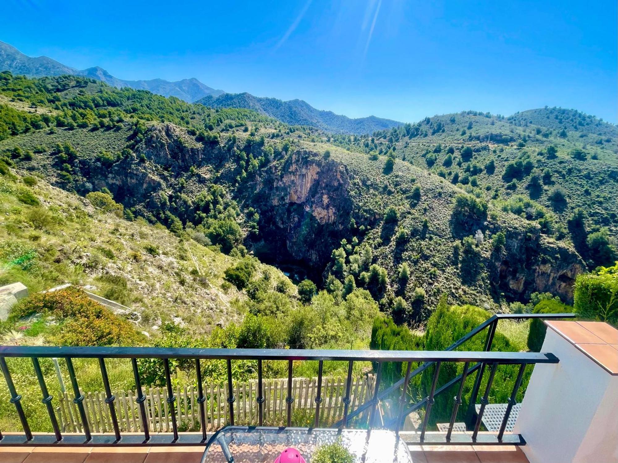 Apartamentos Axarquia , Frigiliana, Terraza Privada Con Vistas A La Montana Rio Y Al Mar Exterior photo