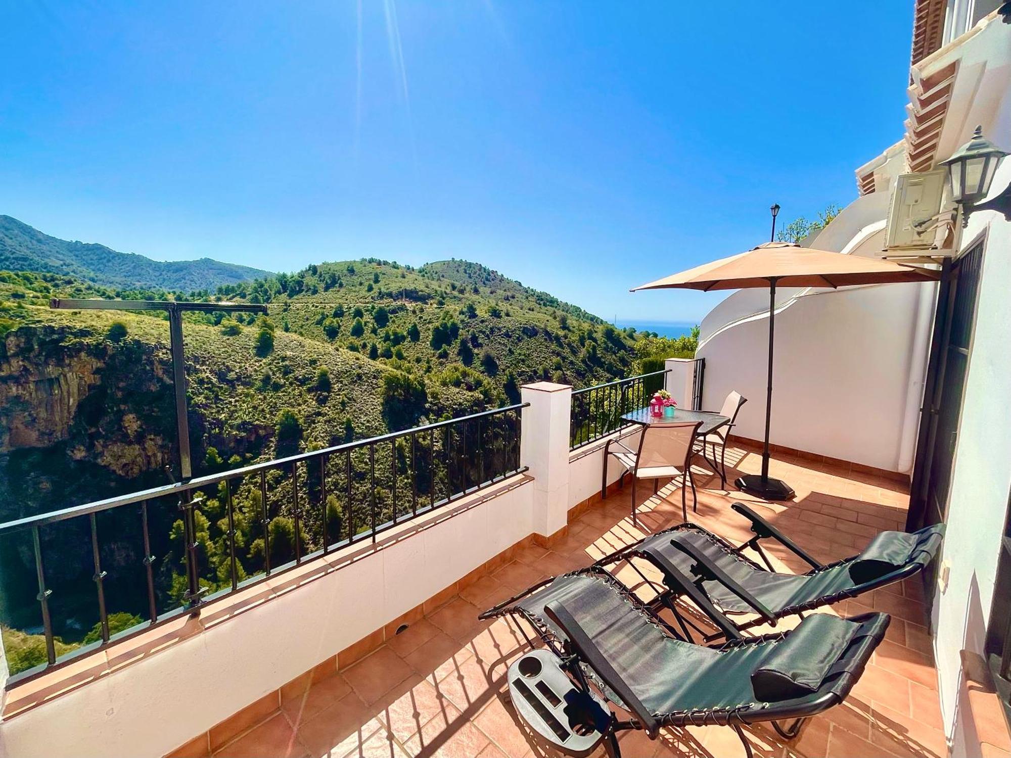 Apartamentos Axarquia , Frigiliana, Terraza Privada Con Vistas A La Montana Rio Y Al Mar Exterior photo